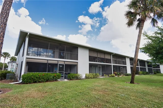 $1,999 | 1208 Commonwealth Circle, Unit J206, Naples, FL 34116