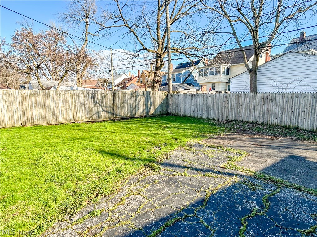 18104 Landseer Road Cleveland, OH 44119 - Photo 5 of 33 Gallery Image 5