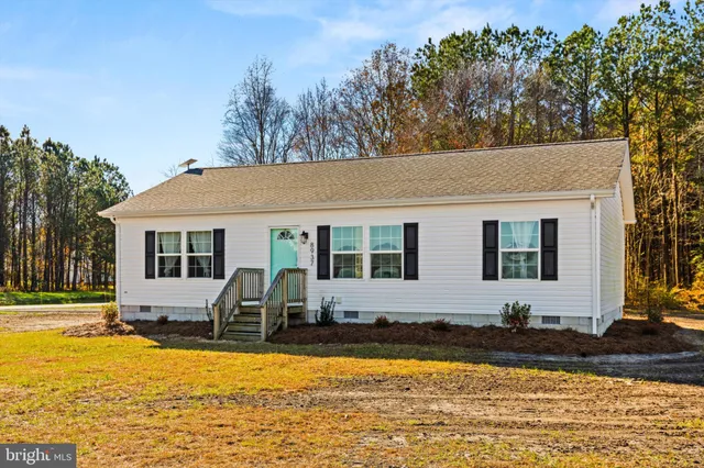 a front view of house with yard