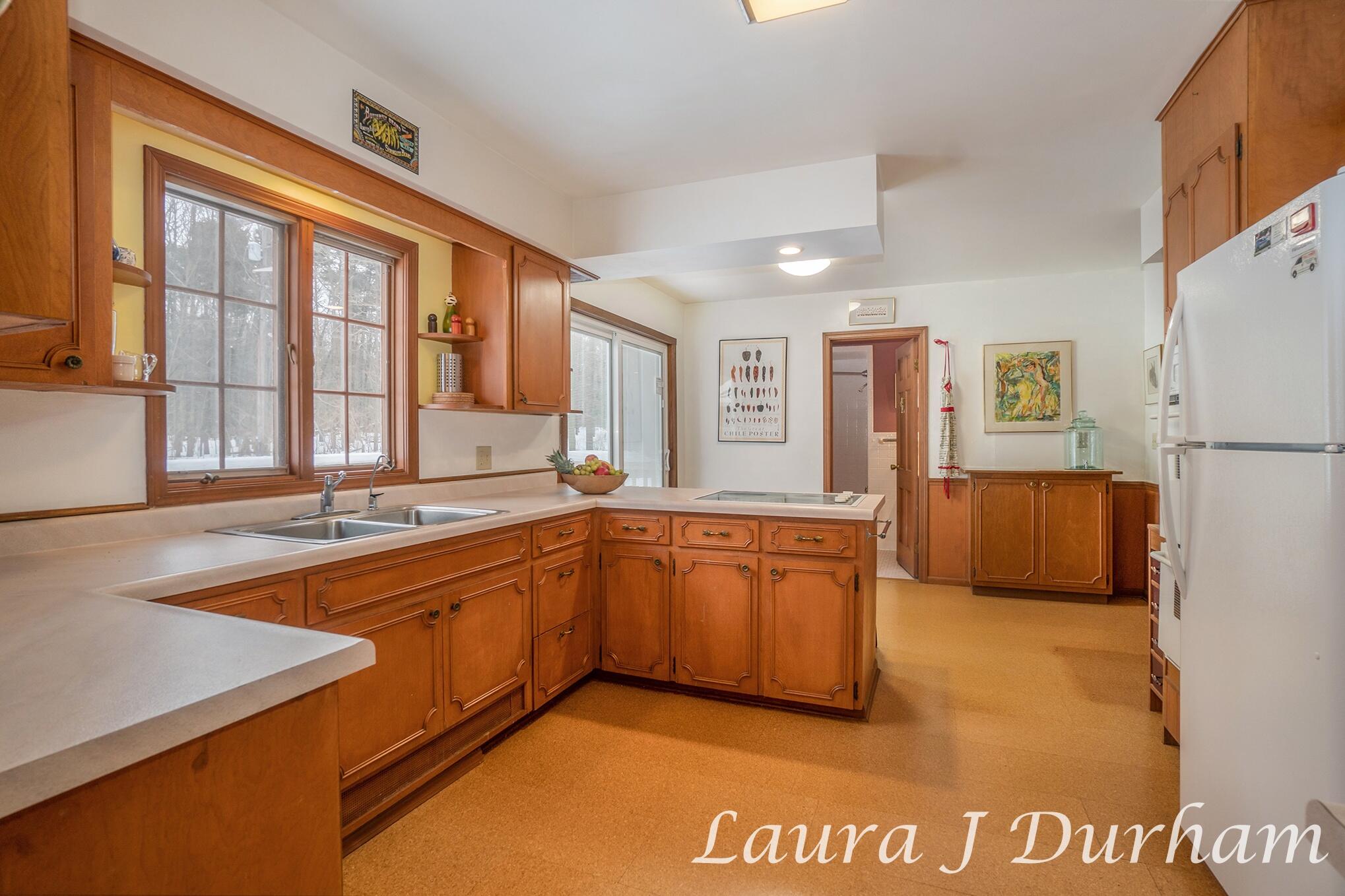 2805 Lakeshore Drive Fennville, MI 49408 - Photo 13 of 44 LJDDSC08470