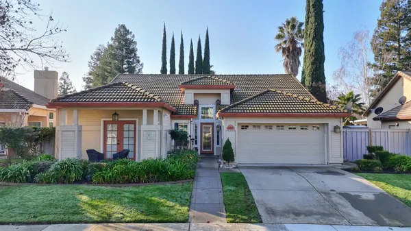 $695,000 | 3404 Grimshaw Way, Elk Grove, CA 95758