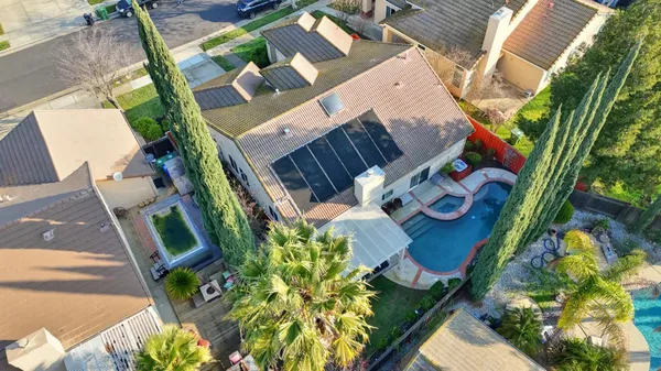 $695,000 | 3404 Grimshaw Way, Elk Grove, CA 95758