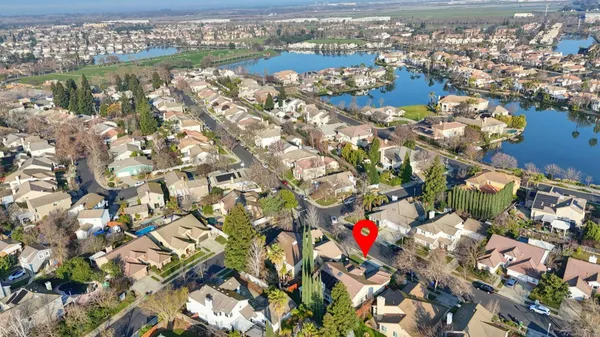 $695,000 | 3404 Grimshaw Way, Elk Grove, CA 95758