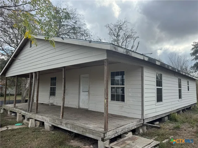 $69,999 | 507 King Street, Cuero, TX 77954