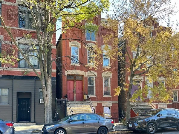 $1,850 | 1435 North Bosworth Avenue, Unit 1R, Chicago, IL 60642