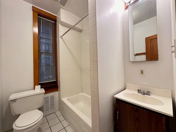 $1,850 | 1435 North Bosworth Avenue, Unit 1R, Chicago, IL 60642