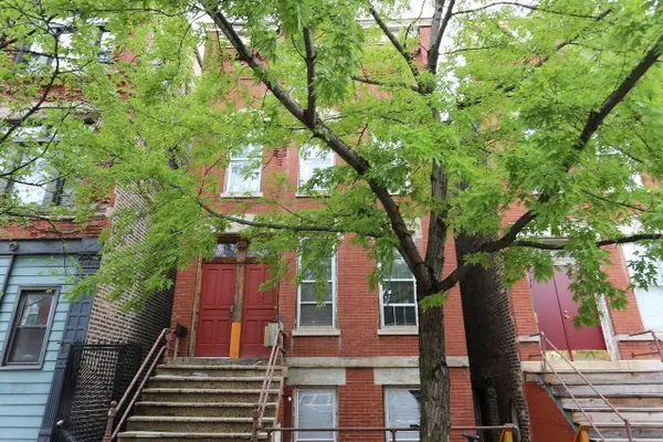 $1,850 | 1435 North Bosworth Avenue, Unit 1R, Chicago, IL 60642