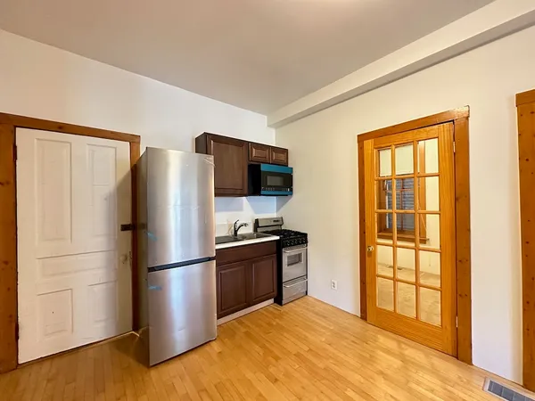 $1,850 | 1435 North Bosworth Avenue, Unit 1R, Chicago, IL 60642