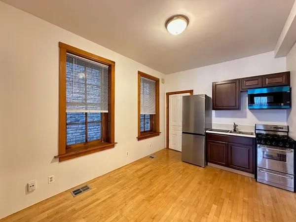 $1,850 | 1435 North Bosworth Avenue, Unit 1R, Chicago, IL 60642