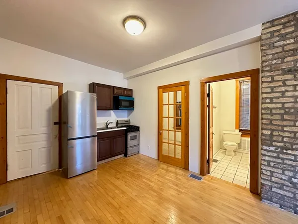 $1,850 | 1435 North Bosworth Avenue, Unit 1R, Chicago, IL 60642