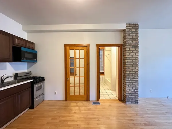 $1,850 | 1435 North Bosworth Avenue, Unit 1R, Chicago, IL 60642