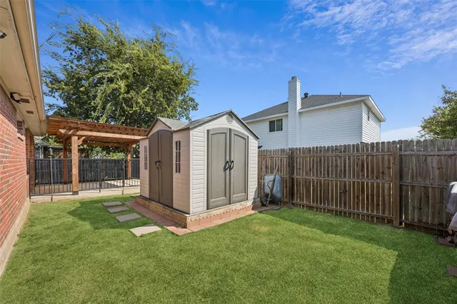 a view of a back yard of the house
