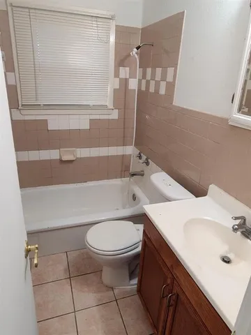 a black and white photo of a living room