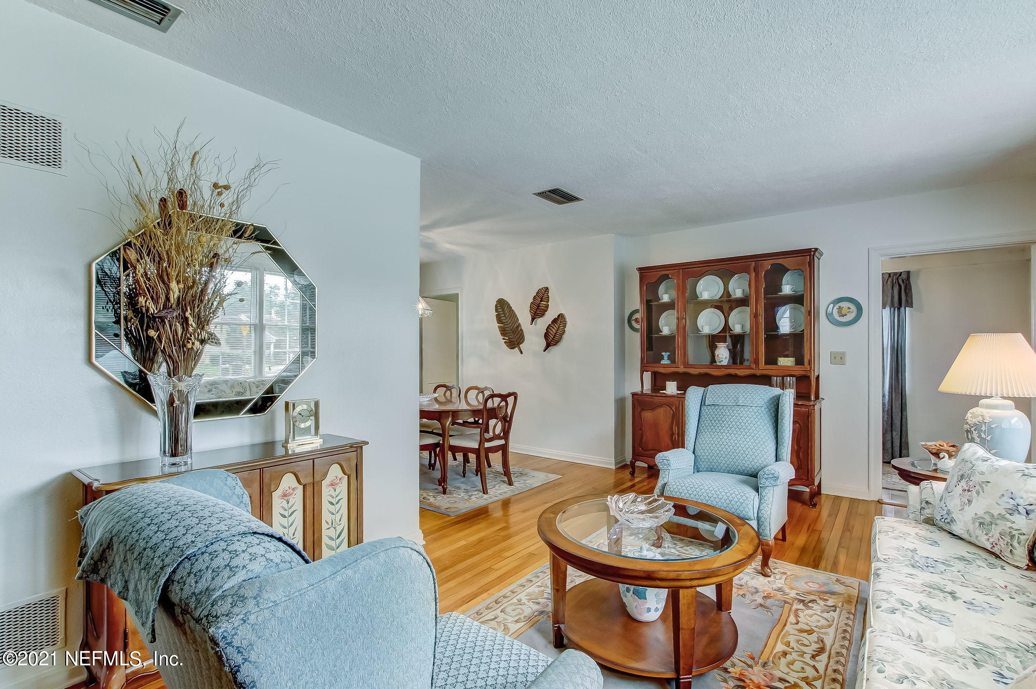 5530 Duke Road Jacksonville, FL 32207 - Photo 11 of 33 a living room with furniture a rug and a wall painting