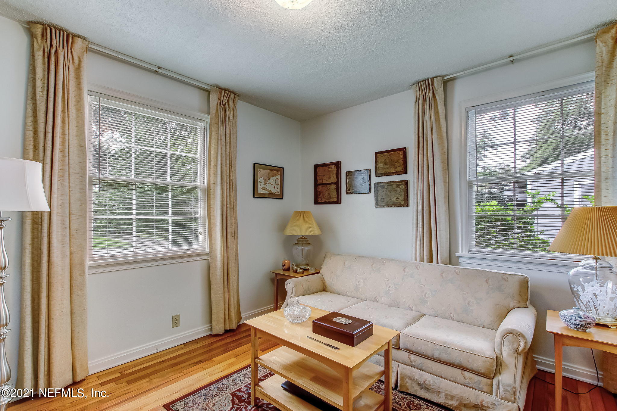 5530 Duke Road Jacksonville, FL 32207 - Photo 19 of 33 a living room with furniture and a window