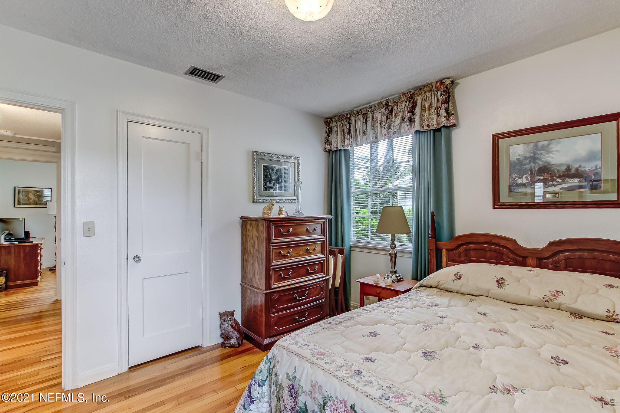 5530 Duke Road Jacksonville, FL 32207 - Photo 23 of 33 a bedroom with a bed and a dresser