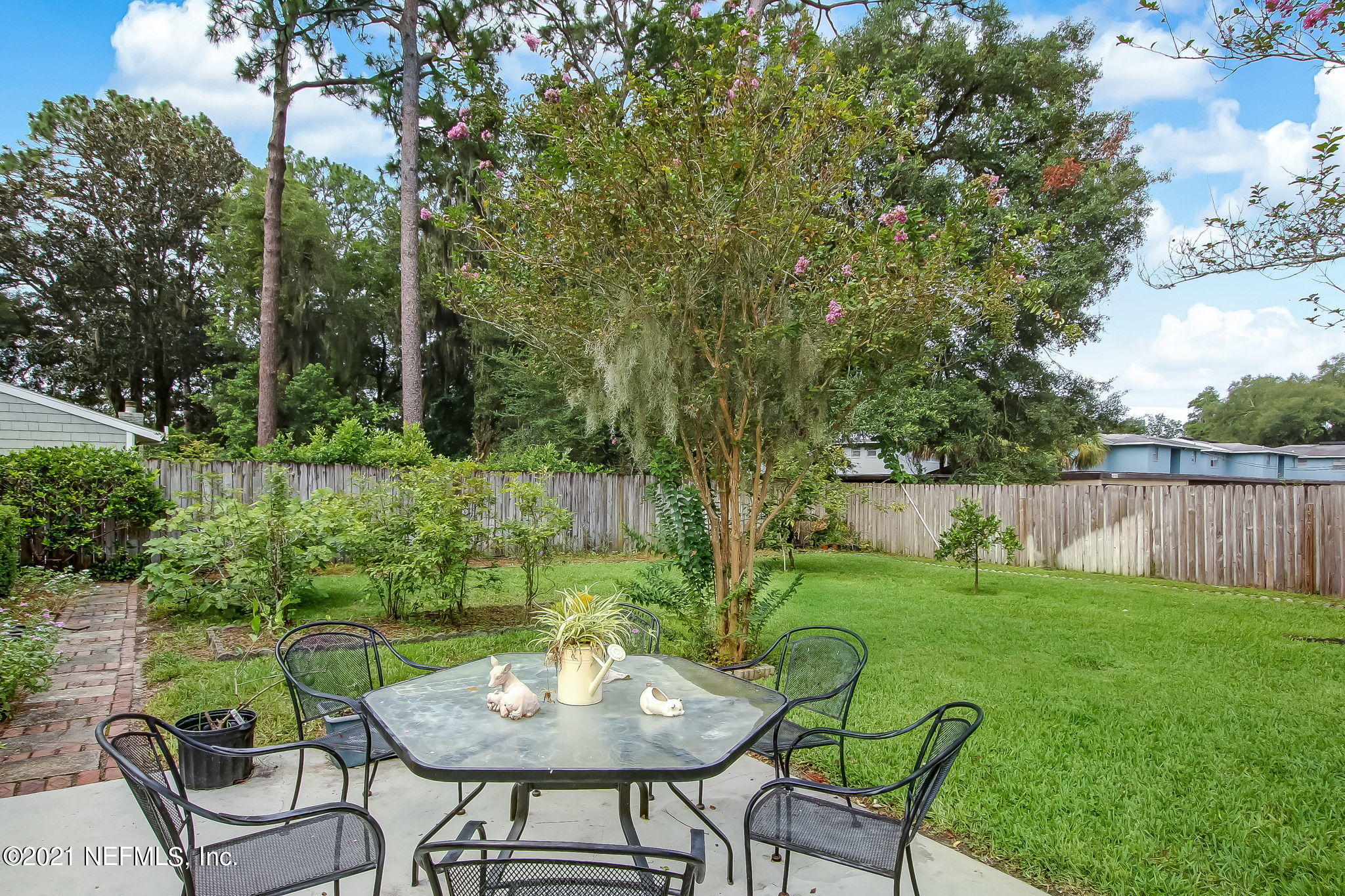 5530 Duke Road Jacksonville, FL 32207 - Photo 28 of 33 a view of an chairs and table in a yard