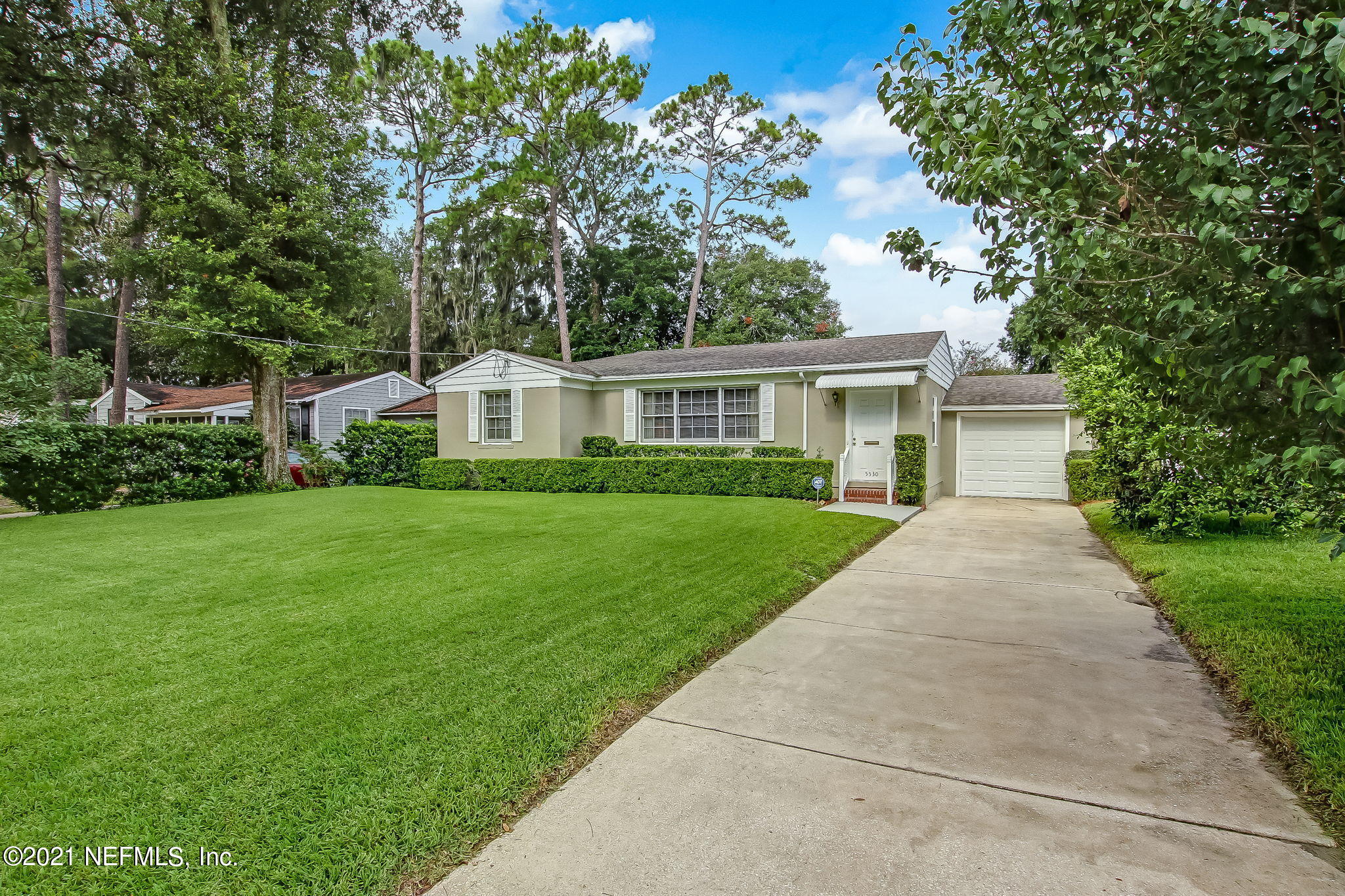 5530 Duke Road Jacksonville, FL 32207 - Photo 5 of 33 a front view of a house with a yard and trees