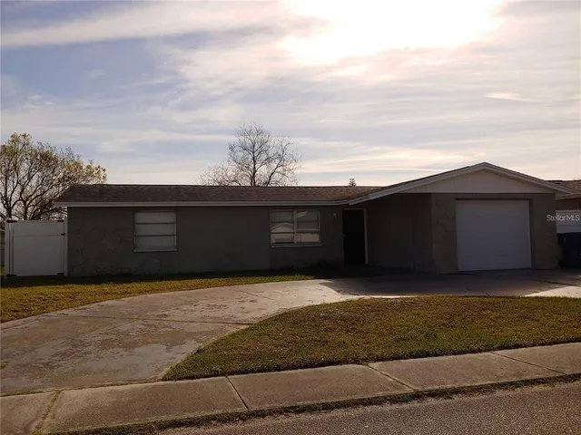 $1,400 | 9240 Sterling Lane, Port Richey, FL 34668