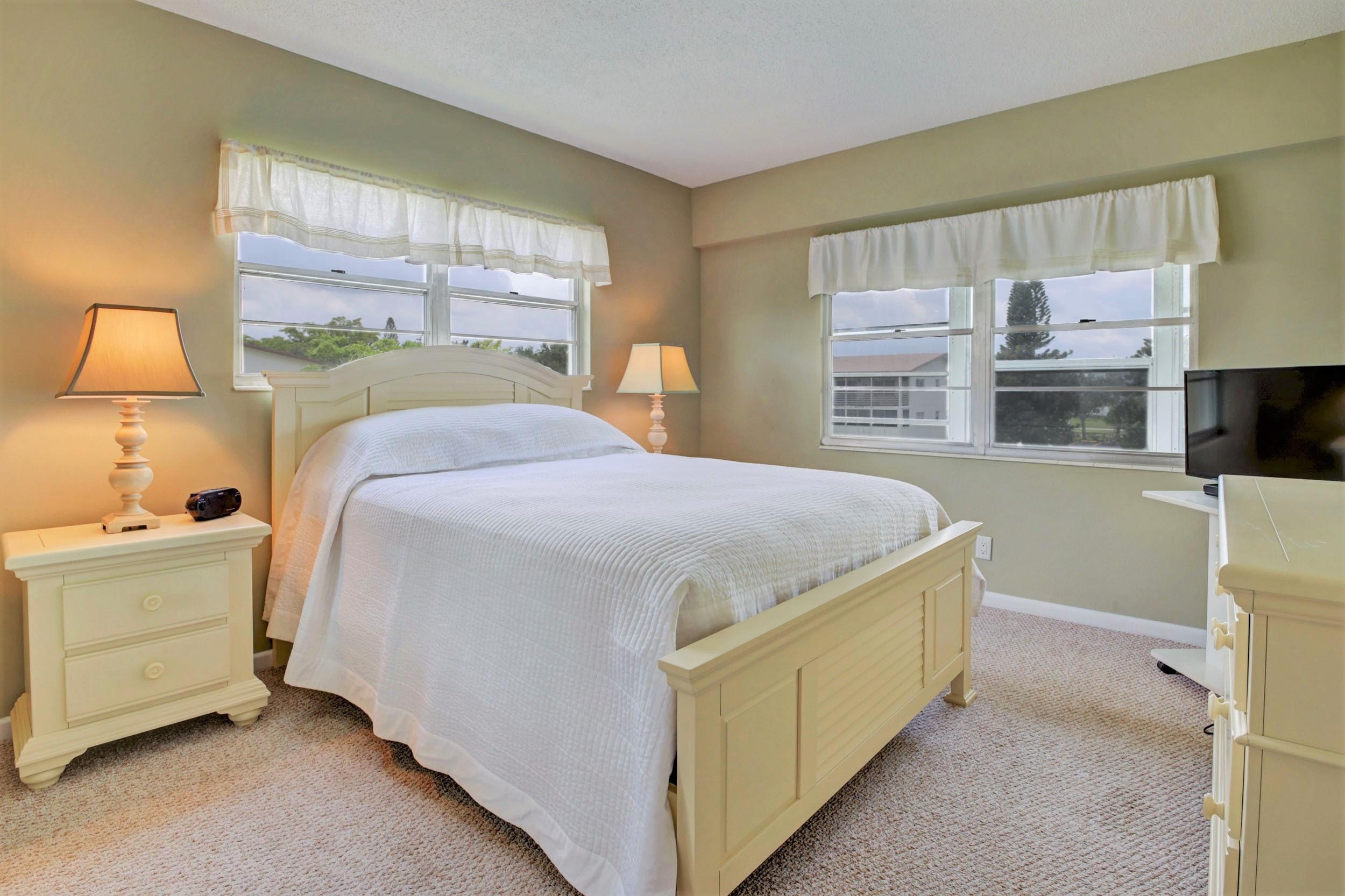 155 Mansfield East, Unit D Boca Raton, FL 33434 - Photo 11 of 42 Bedroom 1
