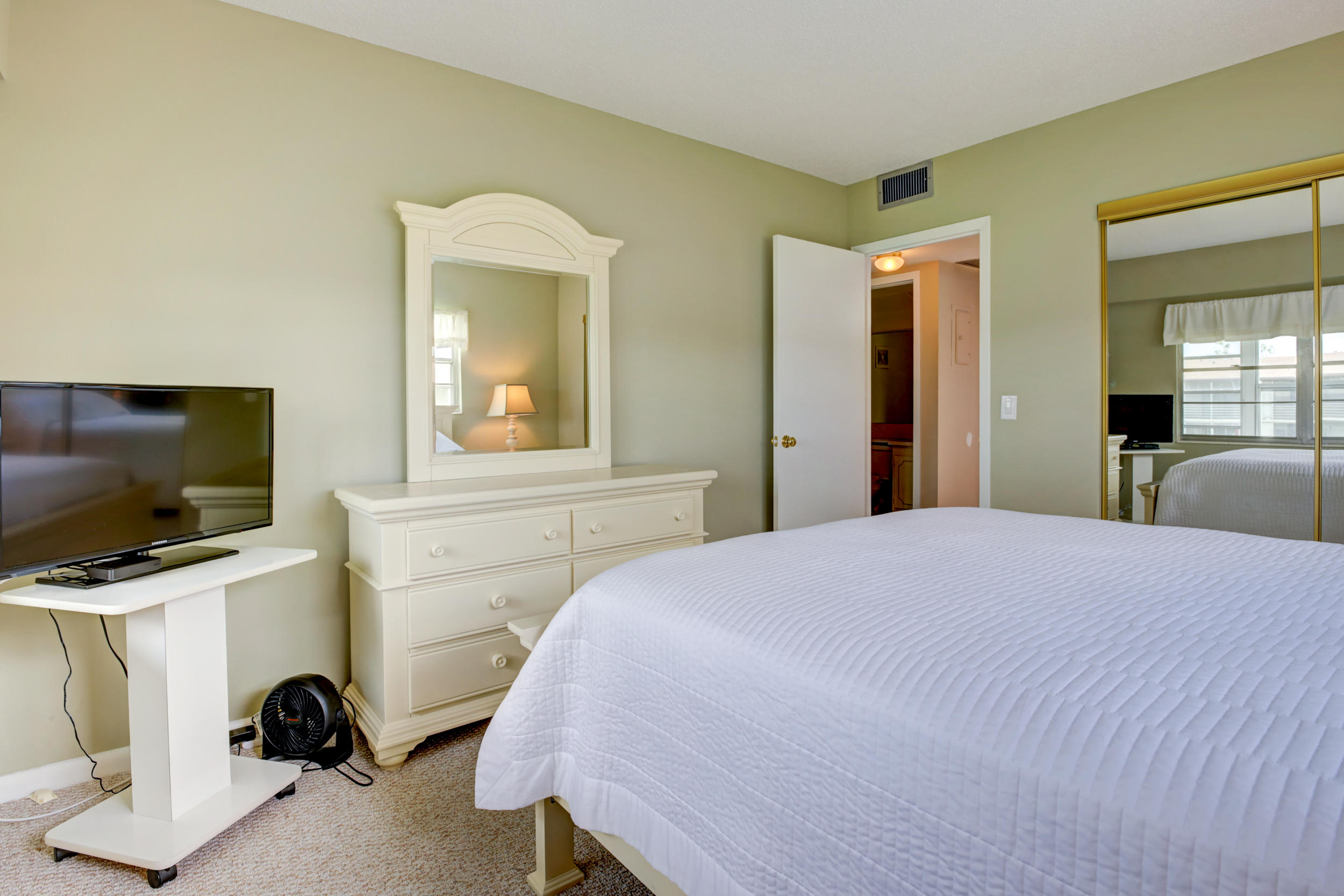 155 Mansfield East, Unit D Boca Raton, FL 33434 - Photo 13 of 42 Bedroom 1