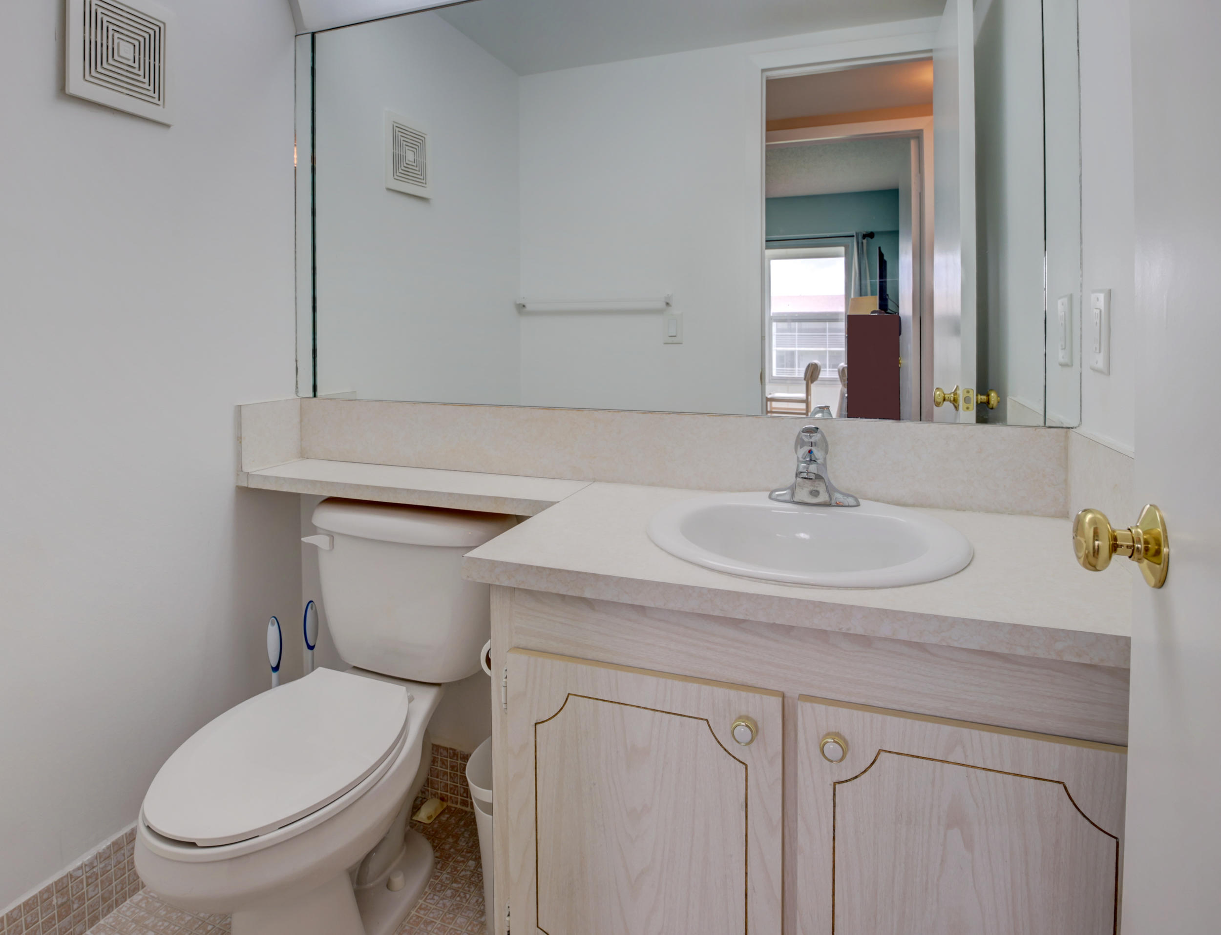 155 Mansfield East, Unit D Boca Raton, FL 33434 - Photo 17 of 42 Half Bath