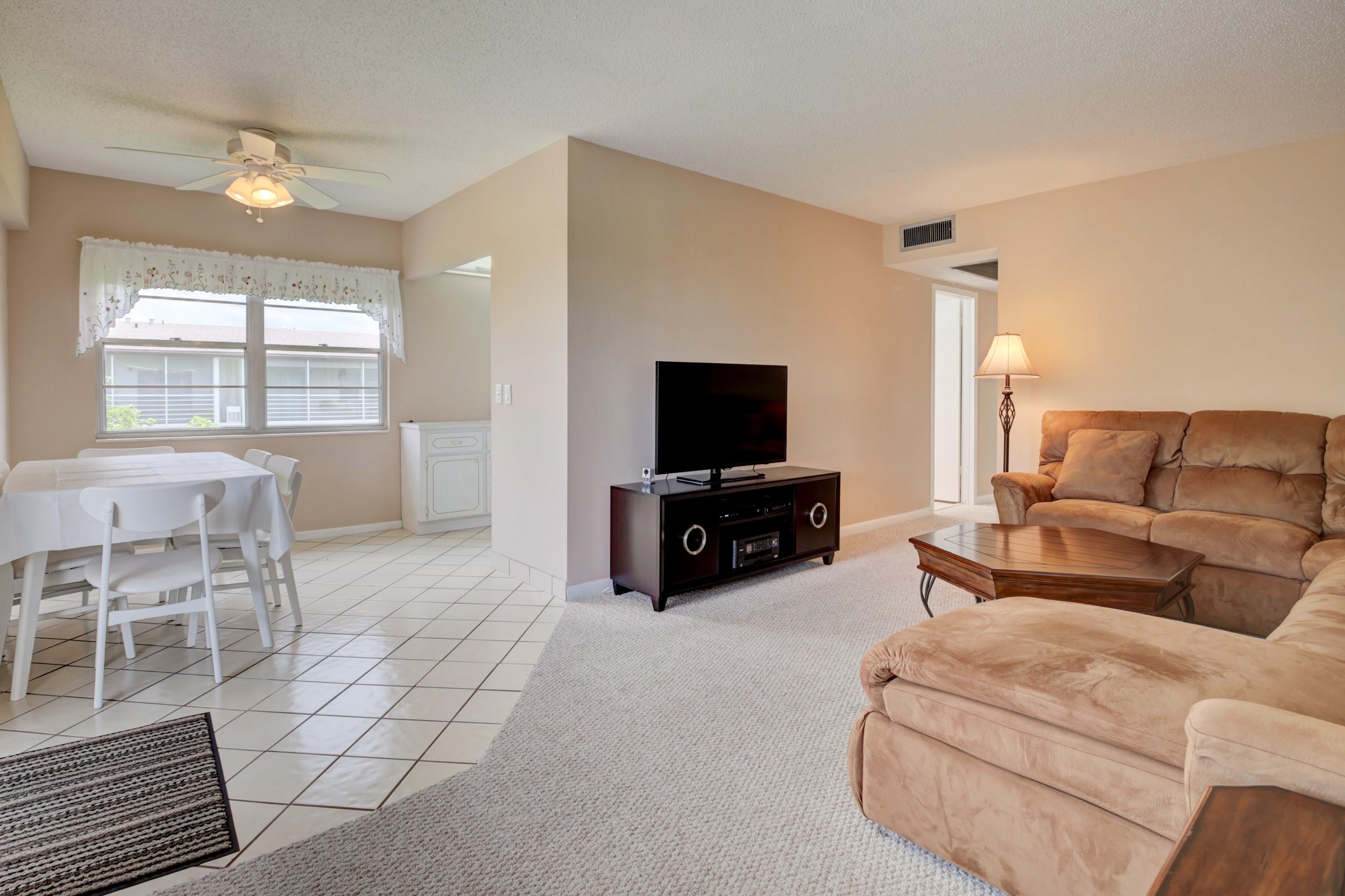 155 Mansfield East, Unit D Boca Raton, FL 33434 - Photo 2 of 42 Living Room