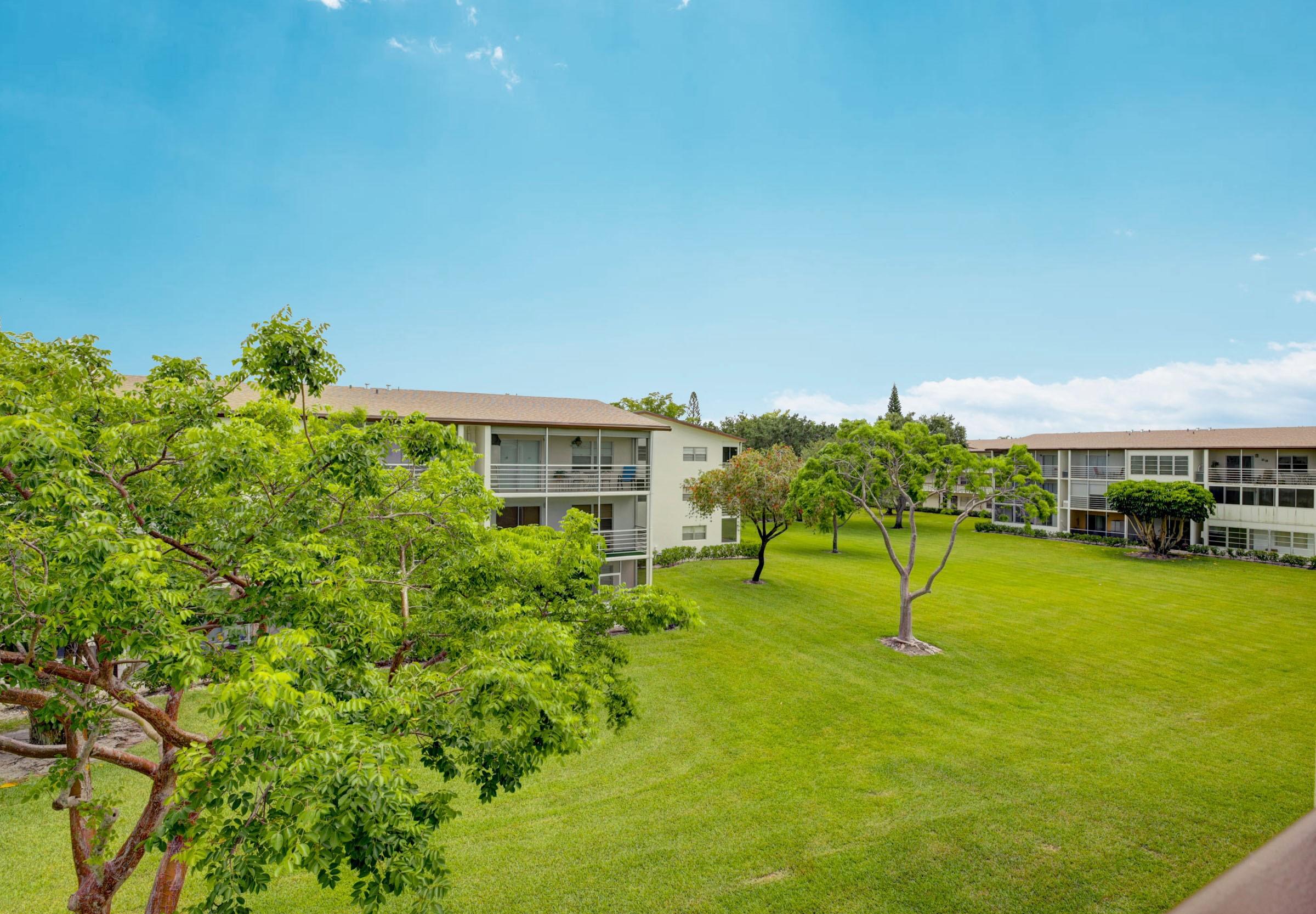 155 Mansfield East, Unit D Boca Raton, FL 33434 - Photo 25 of 42 Side Yard