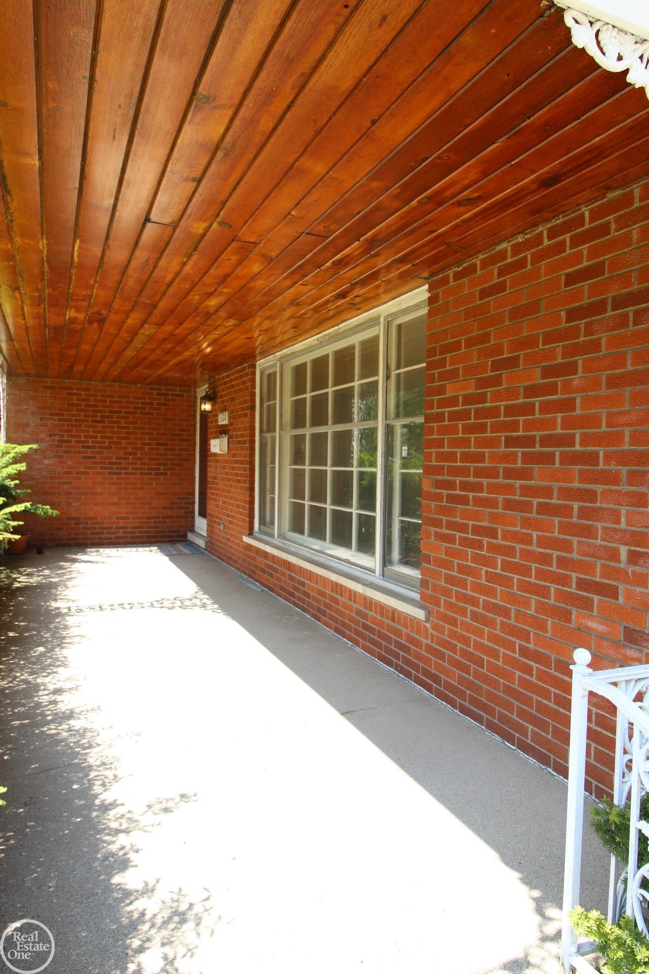 1320 Devonshire Road Grosse Pointe, MI 48230 - Photo 4 of 57 50112447-3.JPG