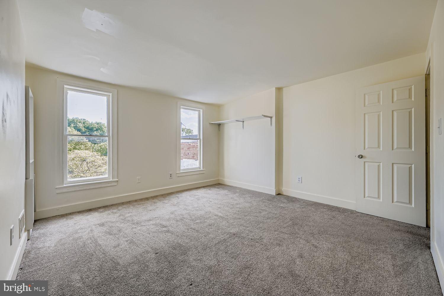 615 South Paca Street Baltimore, MD 21230 - Photo 22 of 34 an empty room with windows