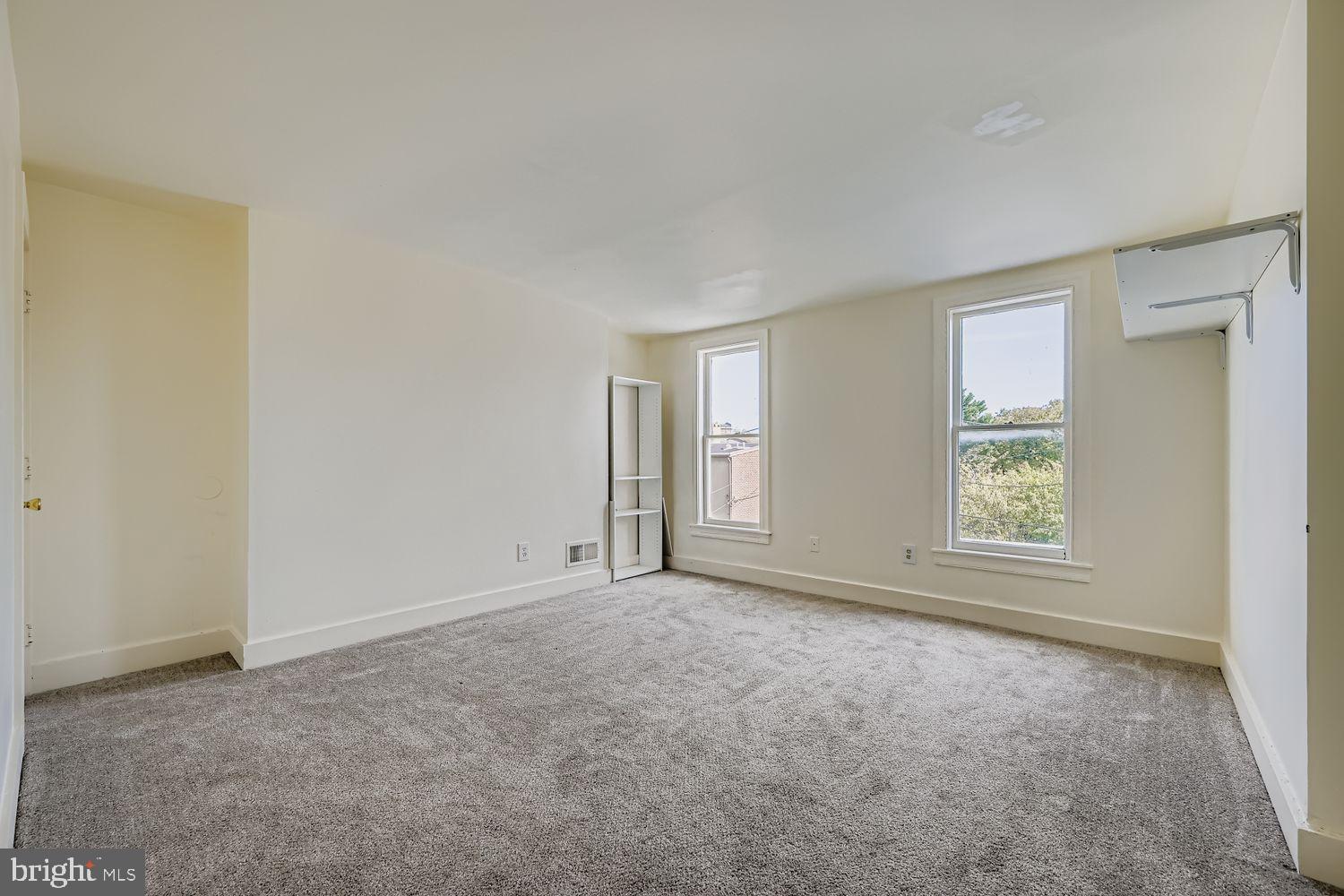 615 South Paca Street Baltimore, MD 21230 - Photo 29 of 34 an empty room with windows