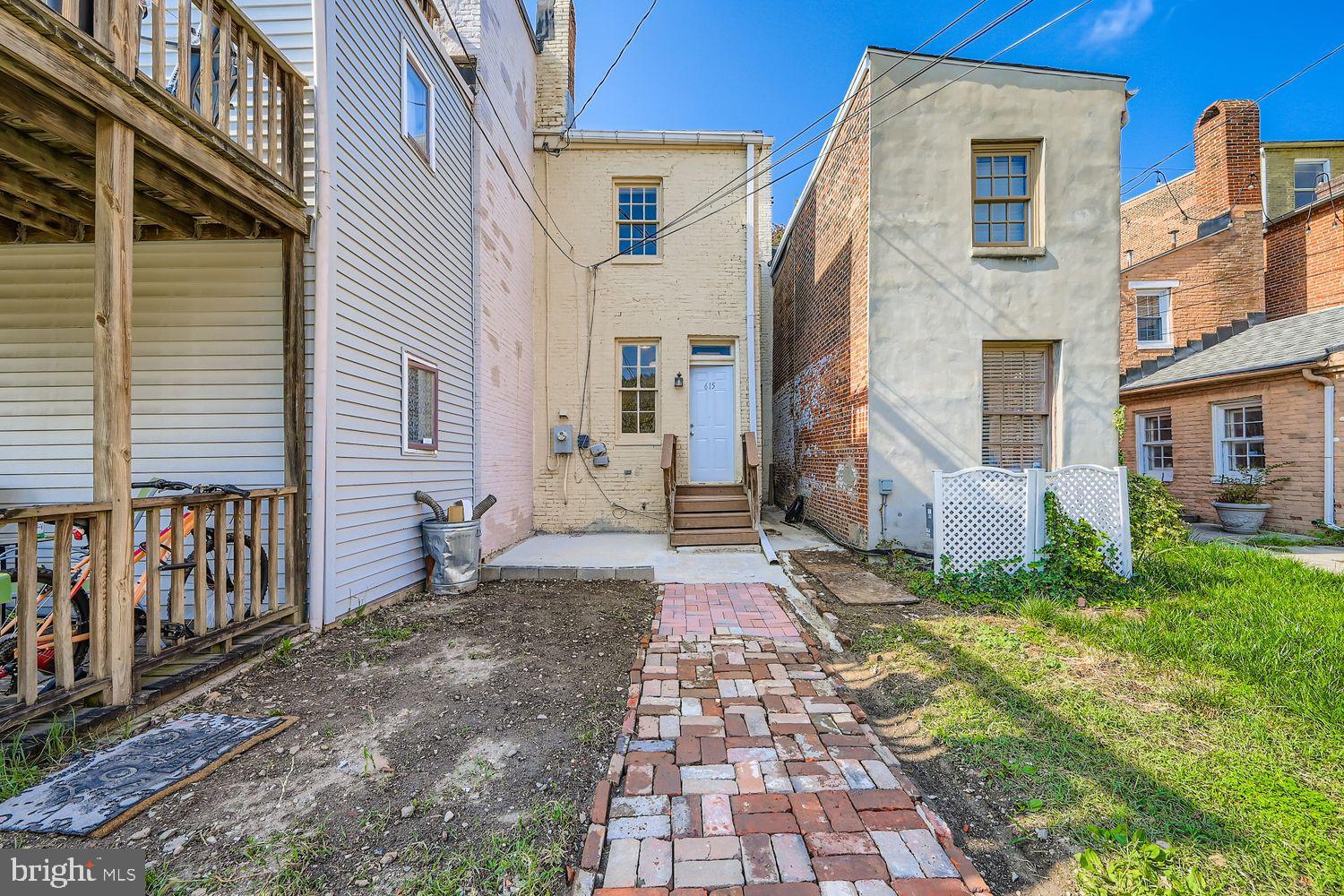 615 South Paca Street Baltimore, MD 21230 - Photo 32 of 34 a view of a pathway with a house