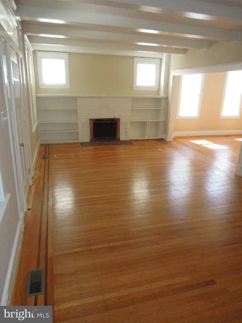 230 Mallow Hill Road Baltimore, MD 21229 - Photo 4 of 28 Living Room