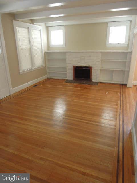 230 Mallow Hill Road Baltimore, MD 21229 - Photo 5 of 28 Living Room