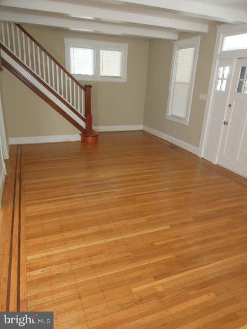 230 Mallow Hill Road Baltimore, MD 21229 - Photo 6 of 28 Living Room