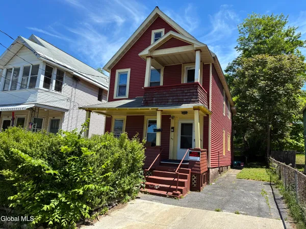 $1,000 | 813 Cutler Street, Schenectady, NY 12303