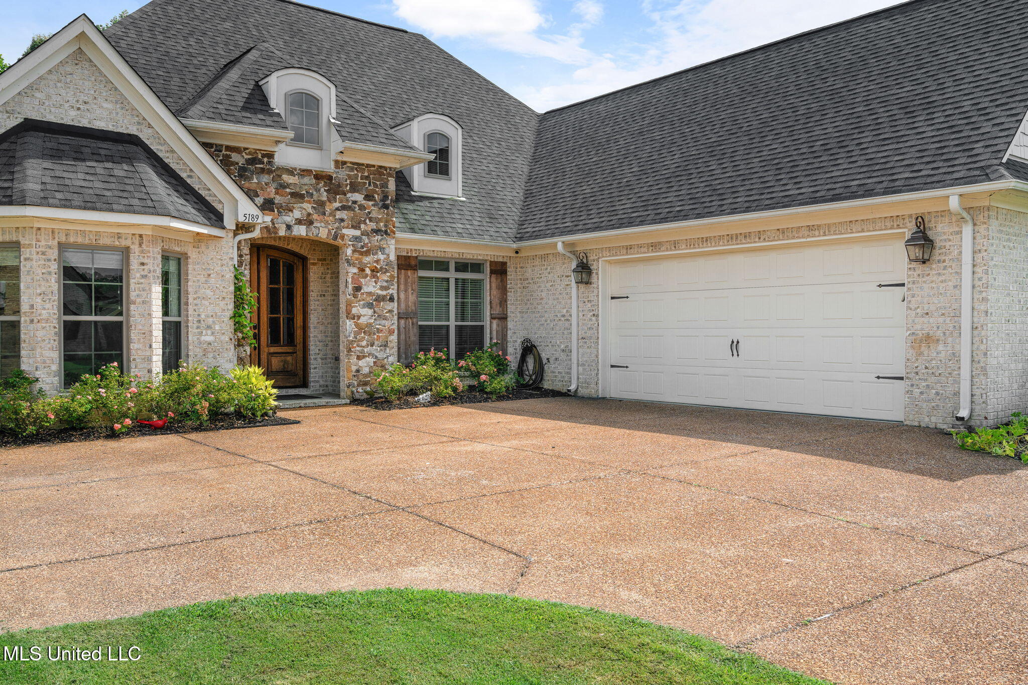 5189 Watson Place Lane Nesbit, MS 38651 - Photo 3 of 38 5-web-or-mls-5189 Watson Pl Ln-05