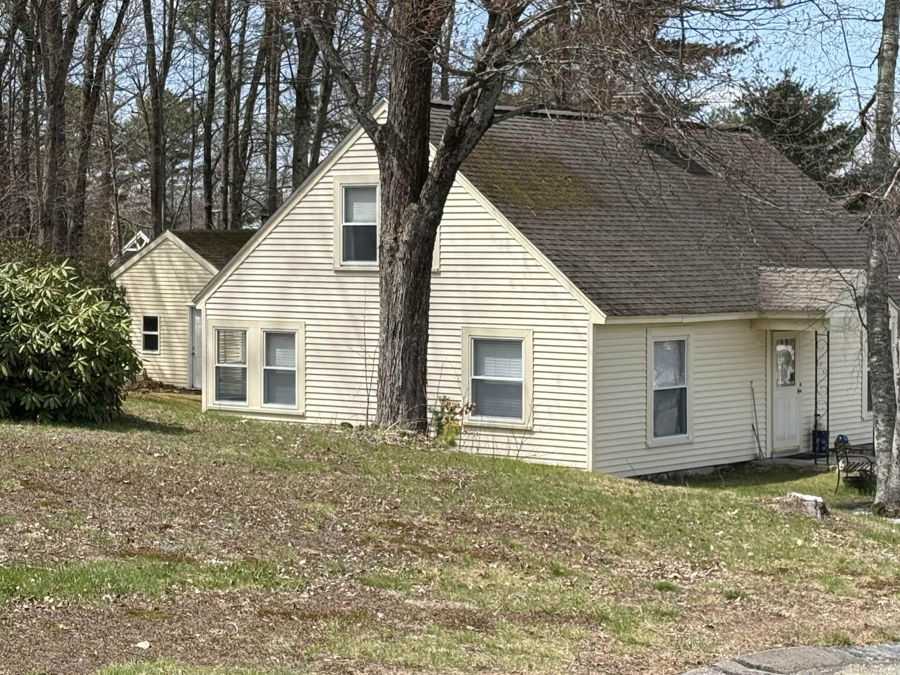 43 Clark Avenue Laconia, NH 03246 - Photo 3 of 26