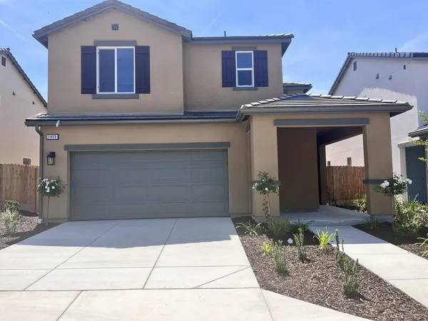 $2,500 | 2909 East Veleta Drive, Fresno, CA 93730