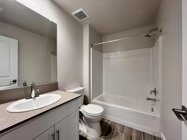 $2,500 | 2909 East Veleta Drive, Fresno, CA 93730