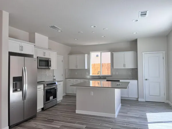 $2,500 | 2909 East Veleta Drive, Fresno, CA 93730