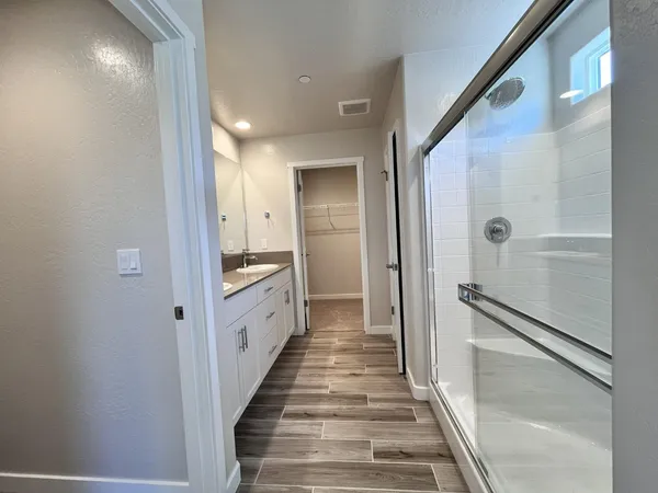 $2,500 | 2909 East Veleta Drive, Fresno, CA 93730