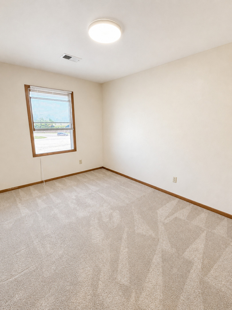 2050 Coltonville Road, Unit 2050 Sycamore, IL 60178 - Photo 6 of 10