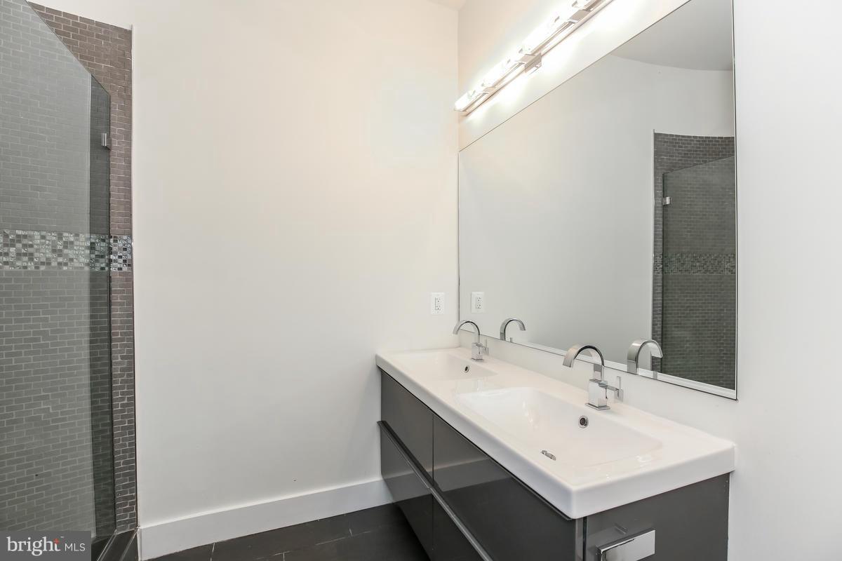 460 Ridge Street Northwest, Unit 4 Washington, DC 20001 - Photo 22 of 30 Master Bathroom # 2