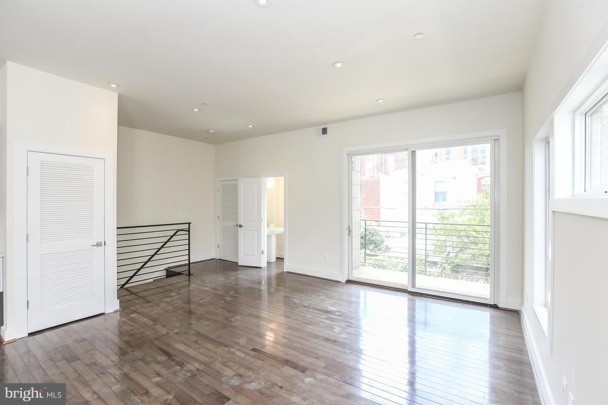 460 Ridge Street Northwest, Unit 4 Washington, DC 20001 - Photo 6 of 30 Living Room