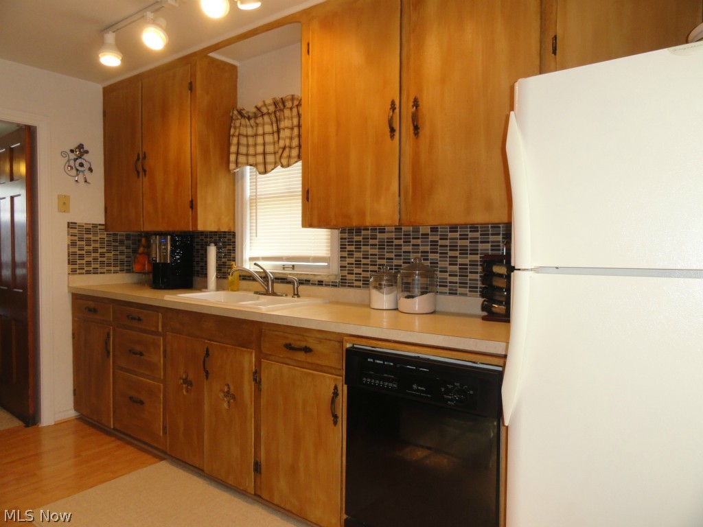 1326 Avondale Road Cleveland, OH 44121 - Photo 6 of 17
