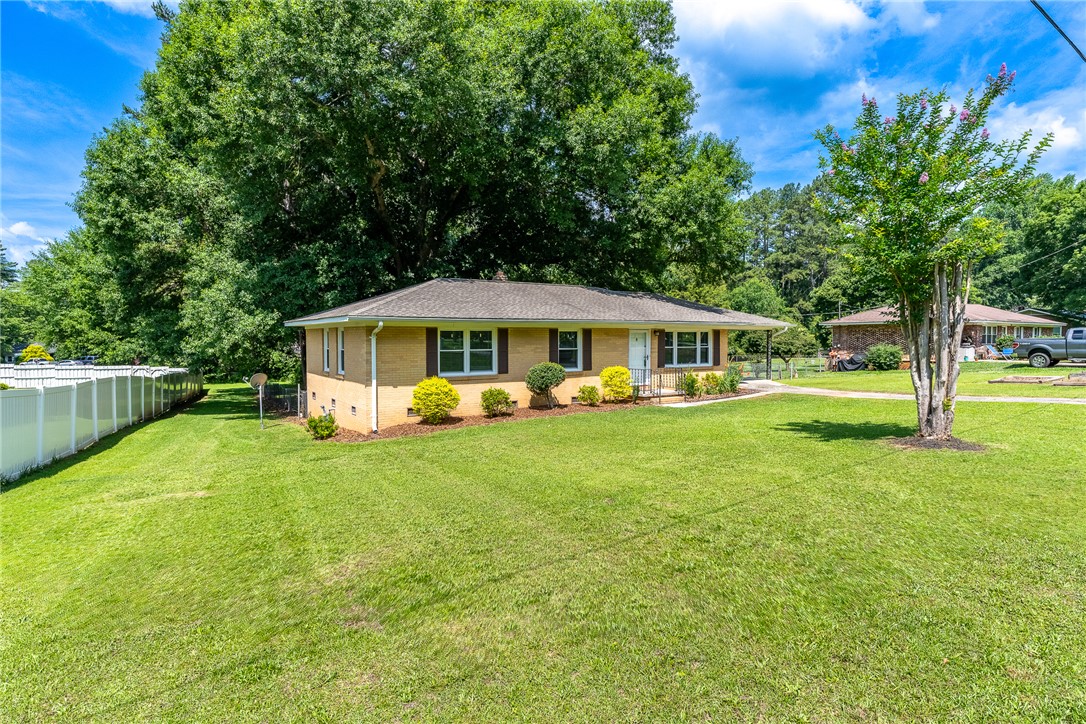 301 Playground Road Walhalla, SC 29691 - Photo 3 of 33