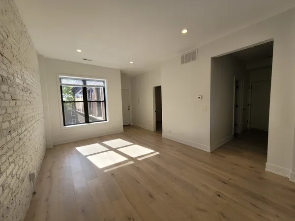 $2,875 | 1334 West Bryn Mawr Avenue, Unit 3R, Chicago, IL 60660