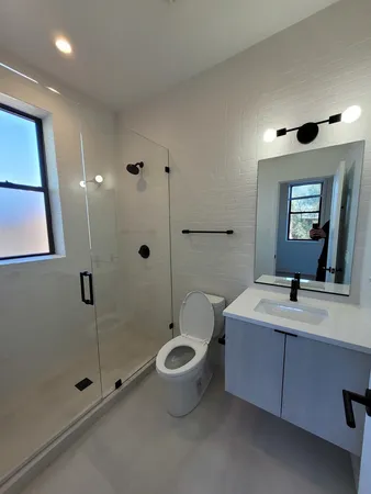 $2,875 | 1334 West Bryn Mawr Avenue, Unit 3R, Chicago, IL 60660