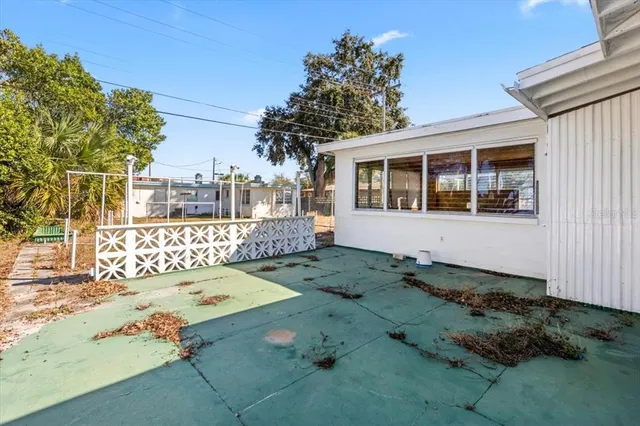 a house view with a outdoor space